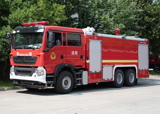 Sinotruk HOWO 12000L パンプとモニターと産業救援消防トラック 専門車両価格 中国工場