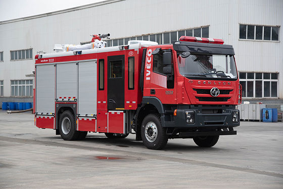 イヴェコ4000L水柔らかい消火活動のトラック