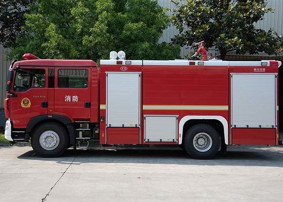 Sinotruk HOWO 8T 水と泡の消防トラック 品質の良い専門車両 中国工場
