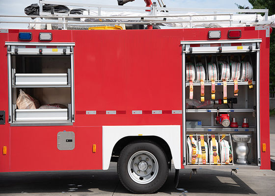 ポンプ及びモニターが付いているISUZU 3000L水および泡の小さい普通消防車