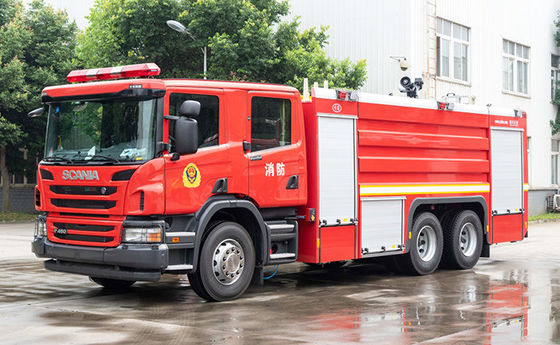 スコーネ地方のシャーシおよび12T水が付いている頑丈な消火活動車