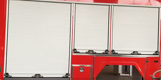 普通消防車は火の器具のためのドアそしてローラー シャッターを転がす