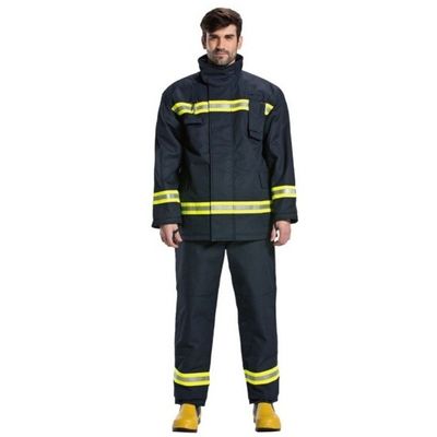 消防士の衣類および消防士の消火活動のスーツ