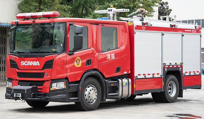 スコーネ地方は4000リットル救助道具が付いている水漕の普通消防車を