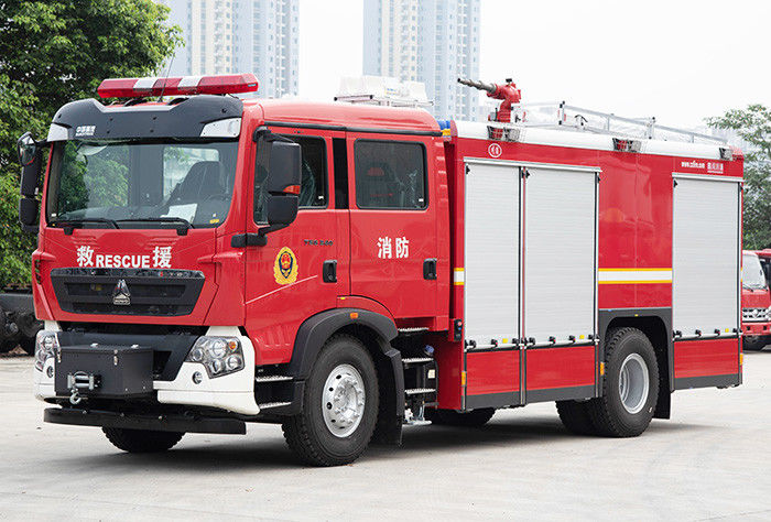SINOTRUK HOWO CAFSシステム6000L消火活動のトラック
