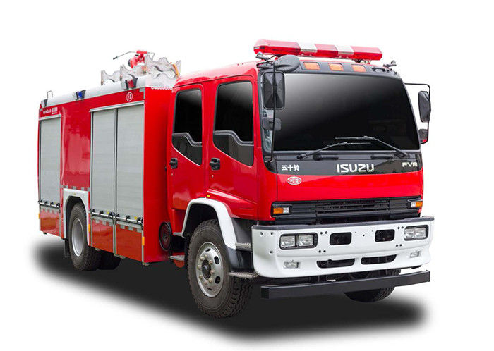 ポンプを搭載するISUZU 6000L水タンカーの消火活動のトラック